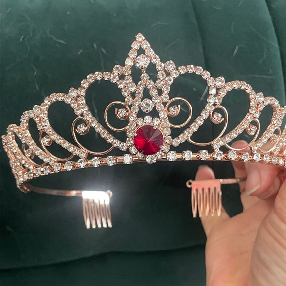 Elegant Rose Gold Tiara with Red Gemstone - Picture 4 of 4